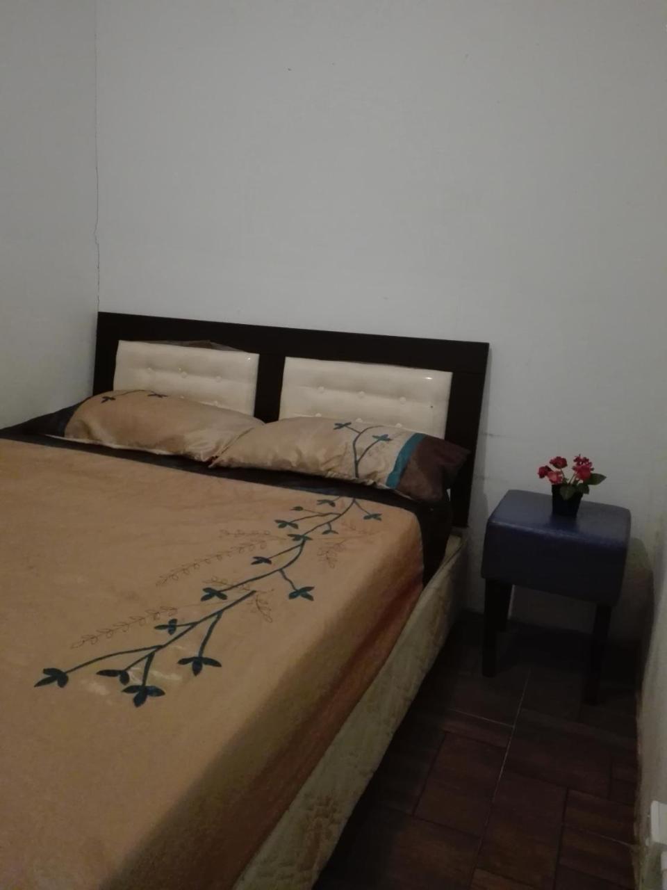 Tonight Hotel Hostel George Town Exterior photo